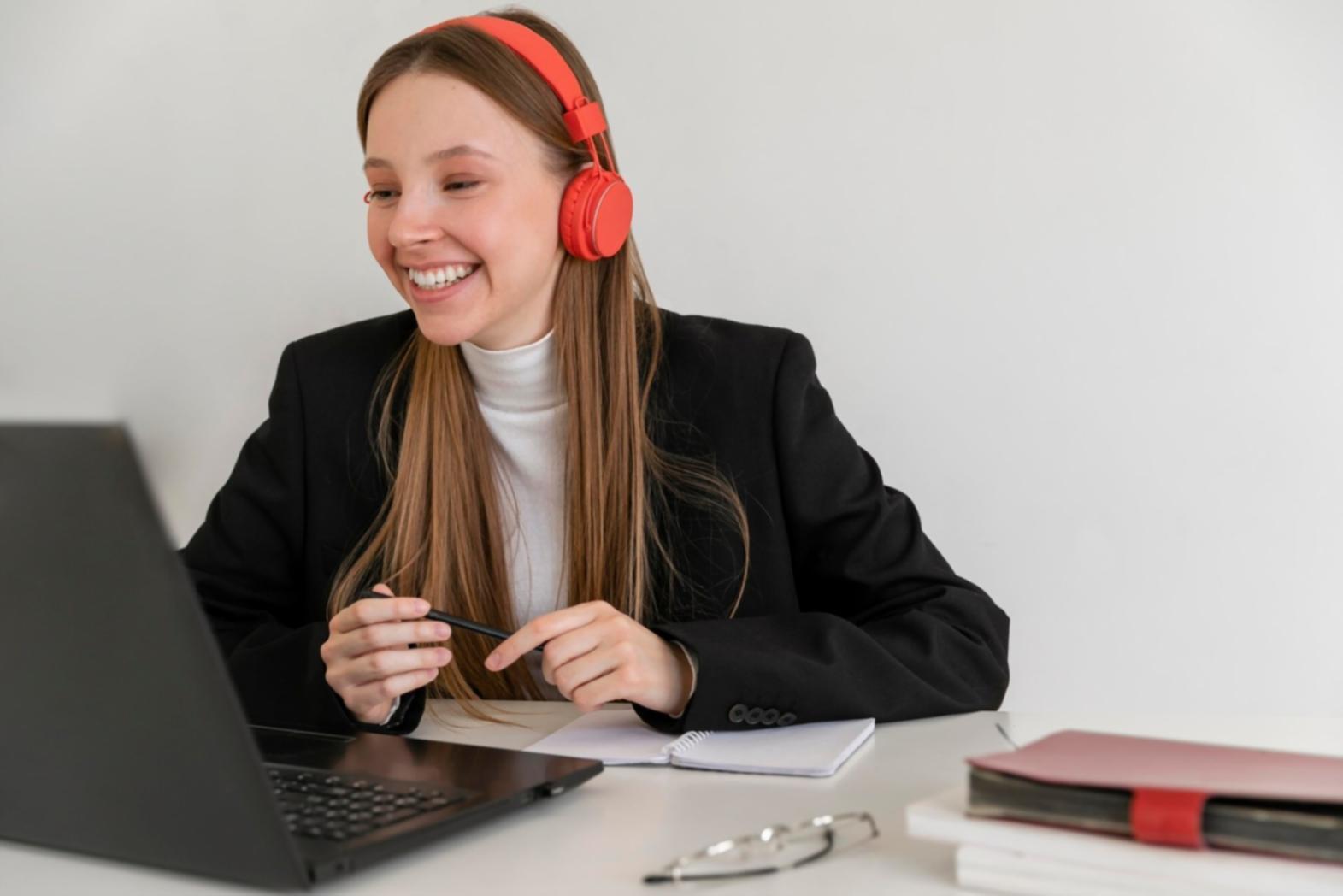 Profesional analizando datos financieros